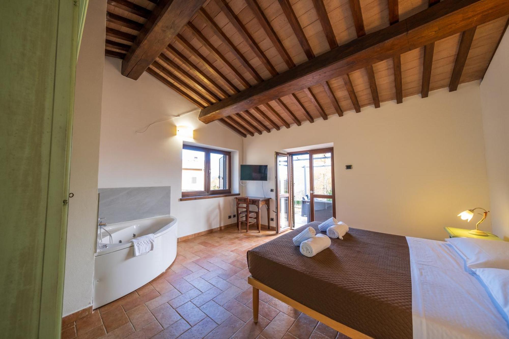 Agriturismo Borgo Biaia Camporgiano Екстериор снимка